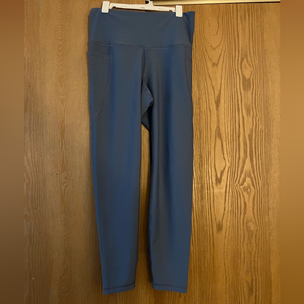 Old Navy Elevate Go-Dry Leggings w/ Pockets